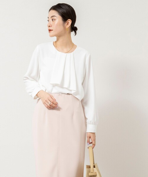 NOLLEY’S Sophi(ノーリーズソフィ)の「ウォッシャブルファンクショナルジョーゼットプリントタックフレアーブラウス(シャツ/ブラウス・レディース・ホワイト/サーモンピンク/ホワイト系その他4・38/36)」の4枚目の写真