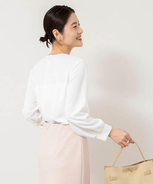 NOLLEY’S Sophi(ノーリーズソフィ)の「ウォッシャブルファンクショナルジョーゼットプリントタックフレアーブラウス(シャツ/ブラウス・レディース・ホワイト/サーモンピンク/ホワイト系その他4・38/36)」の6枚目の写真