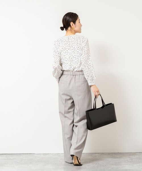NOLLEY’S Sophi(ノーリーズソフィ)の「ウォッシャブルファンクショナルジョーゼットプリントタックフレアーブラウス(シャツ/ブラウス・レディース・ホワイト/サーモンピンク/ホワイト系その他4・38/36)」の18枚目の写真