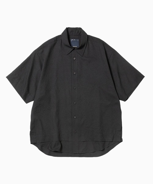 meanswhile(ミーンズワイル)の「Breathable Side Slit S/S SH(シャツ/ブラウス・メンズ・ブラック/ベージュ・1(S))」の1枚目の写真