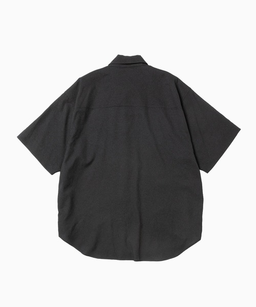 meanswhile(ミーンズワイル)の「Breathable Side Slit S/S SH(シャツ/ブラウス・メンズ・ブラック/ベージュ・1(S))」の3枚目の写真