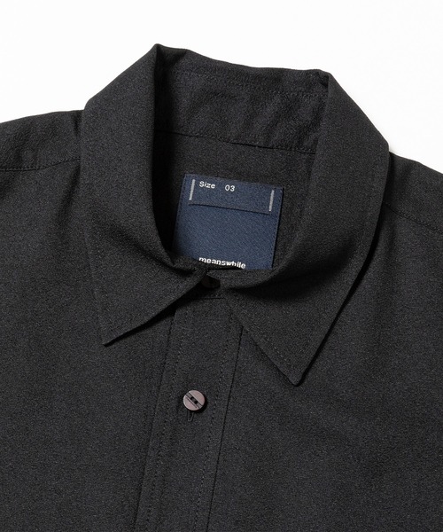 meanswhile(ミーンズワイル)の「Breathable Side Slit S/S SH(シャツ/ブラウス・メンズ・ブラック/ベージュ・1(S))」の4枚目の写真