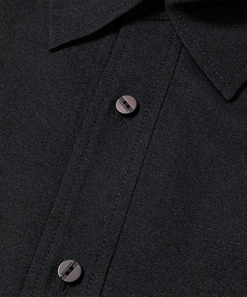 meanswhile(ミーンズワイル)の「Breathable Side Slit S/S SH(シャツ/ブラウス・メンズ・ブラック/ベージュ・1(S))」の5枚目の写真