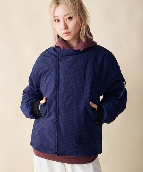 rehacer(レアセル)の「rehacer : Tactical Collarless Jacket / タクティカル カラーレス ジャケット(MA-1・レディース・ネイビー/ブラック・SMALL)」の12枚目の写真