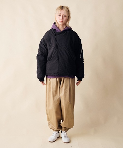rehacer(レアセル)の「rehacer : Tactical Collarless Jacket / タクティカル カラーレス ジャケット(MA-1・レディース・ネイビー/ブラック・SMALL)」の16枚目の写真