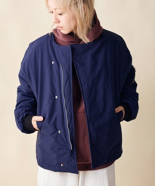 rehacer(レアセル)の「rehacer : Tactical Collarless Jacket / タクティカル カラーレス ジャケット(MA-1・レディース・ネイビー/ブラック・SMALL)」の6枚目の写真