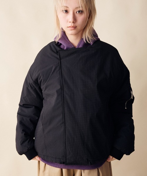 rehacer(レアセル)の「rehacer : Tactical Collarless Jacket / タクティカル カラーレス ジャケット(MA-1・レディース・ネイビー/ブラック・SMALL)」の7枚目の写真