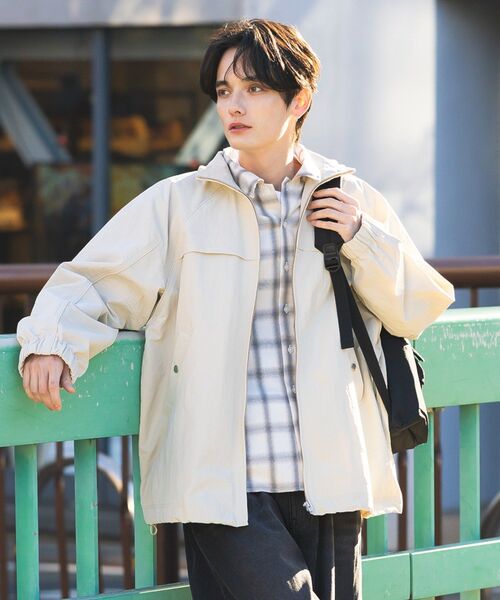 CRAFT STANDARD BOUTIQUE（クラフトスタンダードブティック）の「花粉防止 / ナイロンスタンドカラーブルゾン（ブルゾン・メンズ・ライトベージュ/ブラック・L/M）」の3枚目の写真