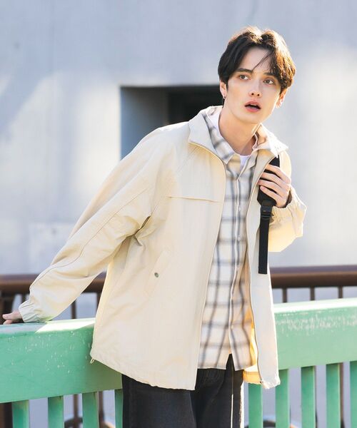 CRAFT STANDARD BOUTIQUE（クラフトスタンダードブティック）の「花粉防止 / ナイロンスタンドカラーブルゾン（ブルゾン・メンズ・ライトベージュ/ブラック・L/M）」の5枚目の写真