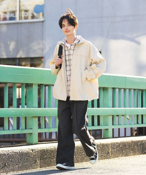 CRAFT STANDARD BOUTIQUE（クラフトスタンダードブティック）の「花粉防止 / ナイロンスタンドカラーブルゾン（ブルゾン・メンズ・ライトベージュ/ブラック・L/M）」の7枚目の写真