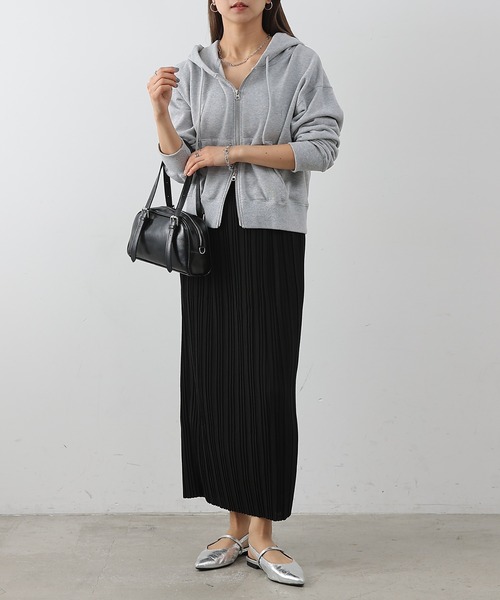COLONY 2139（コロニートゥーワンスリーナイン）の「プリーツナロースカート（スカート・レディース・チャコールグレー/グレイッシュベージュ/ブラック・FREE）」の8枚目の写真
