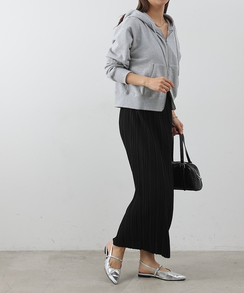 COLONY 2139（コロニートゥーワンスリーナイン）の「プリーツナロースカート（スカート・レディース・チャコールグレー/グレイッシュベージュ/ブラック・FREE）」の11枚目の写真