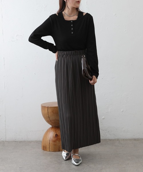 COLONY 2139（コロニートゥーワンスリーナイン）の「プリーツナロースカート（スカート・レディース・チャコールグレー/グレイッシュベージュ/ブラック・FREE）」の16枚目の写真