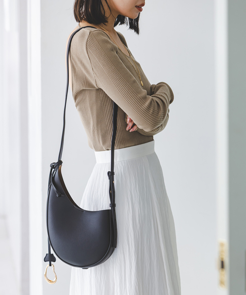 LE VERNIS（ル・ベルニ）の「LE VERNIS/ルベル二 Poire mini shoulder（ショルダーバッグ・レディース・ブラック/ベージュ・FREE）」の17枚目の写真