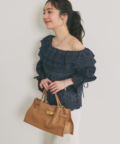 La boutique BonBon（ラブティックボンボン）の「【ヴィオラドーロ】イタリアンWフェイス型押しレザーワイドトート（トートバッグ・レディース・ベージュ・FREE）」の6枚目の写真