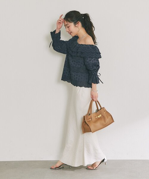 La boutique BonBon（ラブティックボンボン）の「【ヴィオラドーロ】イタリアンWフェイス型押しレザーワイドトート（トートバッグ・レディース・ベージュ・FREE）」の7枚目の写真