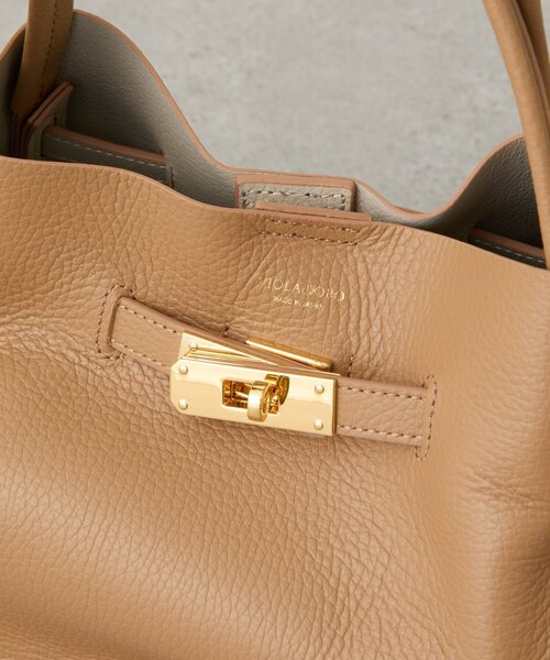 La boutique BonBon（ラブティックボンボン）の「【ヴィオラドーロ】イタリアンWフェイス型押しレザーワイドトート（トートバッグ・レディース・ベージュ・FREE）」の14枚目の写真