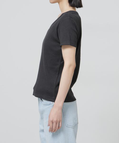 NANO universe(ナノユニバース)の「Anti Soaked(R) 汗染み防止コンパクトリブTシャツ(Tシャツ/カットソー・レディース・トップグレー/ブラック/アイボリー/チャコール・S/M)」の6枚目の写真
