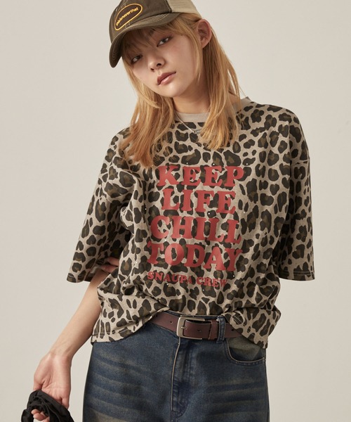 Snap club(スナップクラブ)の「【Snap club】ラインストーン グラフィック オーバーサイズ 半袖Tシャツ(Tシャツ/カットソー・レディース・ネイビー/スミクロ/オフホワイト/レオパード/ワインレッド・L/M)」の5枚目の写真
