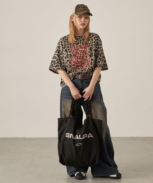 Snap club(スナップクラブ)の「【Snap club】ラインストーン グラフィック オーバーサイズ 半袖Tシャツ(Tシャツ/カットソー・レディース・ネイビー/スミクロ/オフホワイト/レオパード/ワインレッド・L/M)」の17枚目の写真