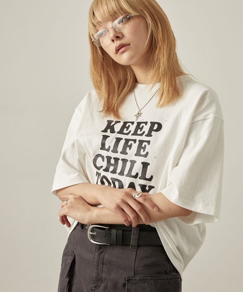 Snap club(スナップクラブ)の「【Snap club】ラインストーン グラフィック オーバーサイズ 半袖Tシャツ(Tシャツ/カットソー・レディース・ネイビー/スミクロ/オフホワイト/レオパード/ワインレッド・L/M)」の7枚目の写真