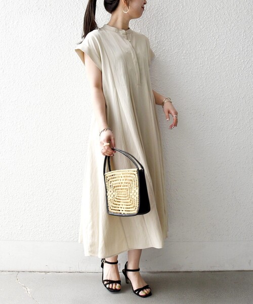 SHIPS any（シップス エニィ）の「SHIPS any:〈洗濯機可能〉ツイル バンドカラー フレンチ シャツ ワンピース（シャツワンピース・レディース・チャコールグレー/ベージュ・ONE SIZE）」の2枚目の写真