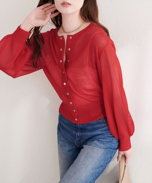 natural couture(ナチュラルクチュール)の「オリジナルドット釦シアーカーデ(カーディガン/ボレロ・レディース・ブラック/グレイッシュベージュ/ネイビー/レッド/ピンク/ブルー/オフホワイト・FREE)」の7枚目の写真