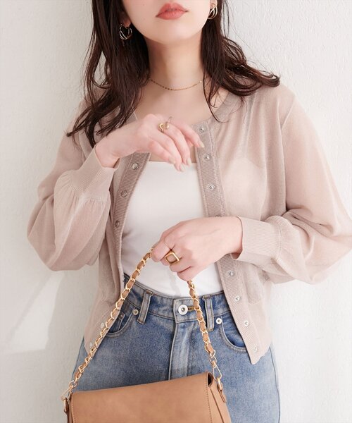 natural couture(ナチュラルクチュール)の「オリジナルドット釦シアーカーデ(カーディガン/ボレロ・レディース・ブラック/グレイッシュベージュ/ネイビー/レッド/ピンク/ブルー/オフホワイト・FREE)」の4枚目の写真