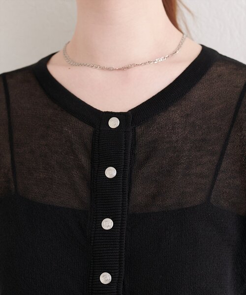natural couture(ナチュラルクチュール)の「オリジナルドット釦シアーカーデ(カーディガン/ボレロ・レディース・ブラック/グレイッシュベージュ/ネイビー/レッド/ピンク/ブルー/オフホワイト・FREE)」の20枚目の写真