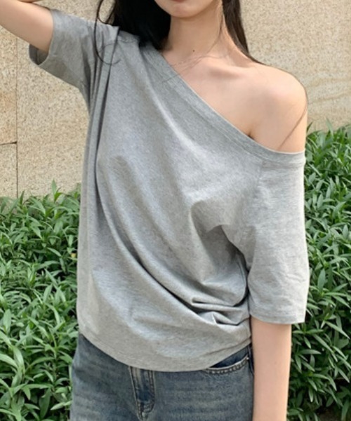 somnium(ソムニウム)の「ワンショルダーカットソー / レディース 肌見せトップス 韓国ファッション 春夏(Tシャツ/カットソー・レディース・ホワイト/グレー/ブラック・MEDIUM)」の15枚目の写真