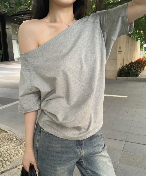 somnium(ソムニウム)の「ワンショルダーカットソー / レディース 肌見せトップス 韓国ファッション 春夏(Tシャツ/カットソー・レディース・ホワイト/グレー/ブラック・MEDIUM)」の12枚目の写真