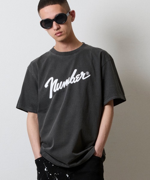 NUMBER (N)INE（ナンバーナイン）の「VINTAGE DYE GRAPHIC T-SHIRT / ヴィンテージダイ グラフィックプリント クルーネック Tシャツ（Tシャツ/カットソー・メンズ・ブラック系2/ブラック系3/ブラック系1/ブラック系4・2/4/3）」の2枚目の写真