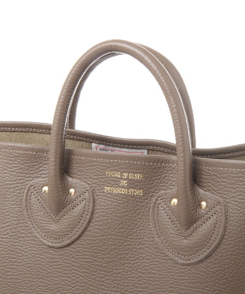 YOUNG&OLSEN The DRYGOODS STORE（ヤングアンドオルセン）の「【YOUNG＆OLSEN】EMBOSSED LEATHER TOTE M（ショルダーバッグ・レディース・ライトブラウン/グレー・FREE）」の6枚目の写真