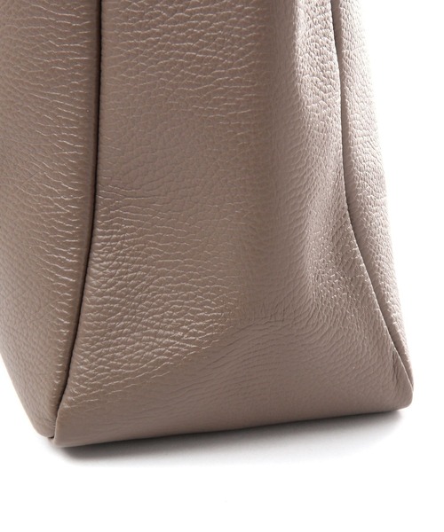 YOUNG&OLSEN The DRYGOODS STORE（ヤングアンドオルセン）の「【YOUNG＆OLSEN】EMBOSSED LEATHER TOTE M（ショルダーバッグ・レディース・ライトブラウン/グレー・FREE）」の8枚目の写真