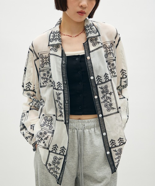 full/fill.（フルフィル）の「panel embroidery shirt / パネル刺繍シャツ（シャツ/ブラウス・レディース・ブラック/ブラウン・FREE）」の2枚目の写真