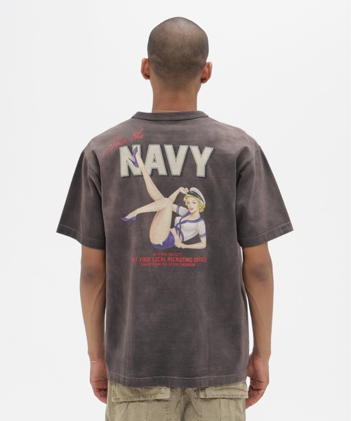 AVIREX(アヴィレックス)の「PLAYFUL SAILOR GIRL S/S T-SHIRT / プレイフル セーラー ガール ショートスリーブ Tシャツ / AVIREX /アヴィレックス(Tシャツ/カットソー・メンズ・チャコール/マスタード/ホワイト・MEDIUM/LARGE/X-LARGE/XX-LARGE)」の14枚目の写真