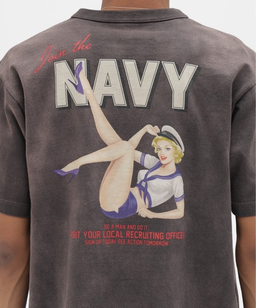 AVIREX(アヴィレックス)の「PLAYFUL SAILOR GIRL S/S T-SHIRT / プレイフル セーラー ガール ショートスリーブ Tシャツ / AVIREX /アヴィレックス(Tシャツ/カットソー・メンズ・チャコール/マスタード/ホワイト・MEDIUM/LARGE/X-LARGE/XX-LARGE)」の20枚目の写真