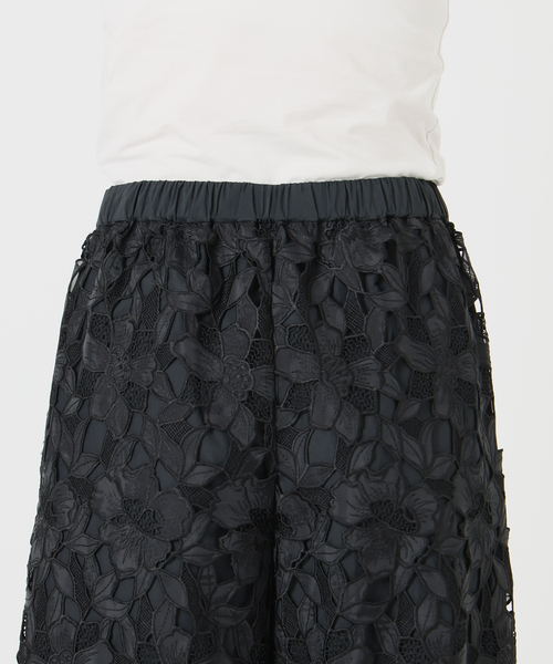 VERMEIL par iena(ヴェルメイユパーイエナ)の「Cutwork Lace イージーパンツ(その他パンツ・レディース・ブラック/サックスブルー・36/38/40)」の7枚目の写真