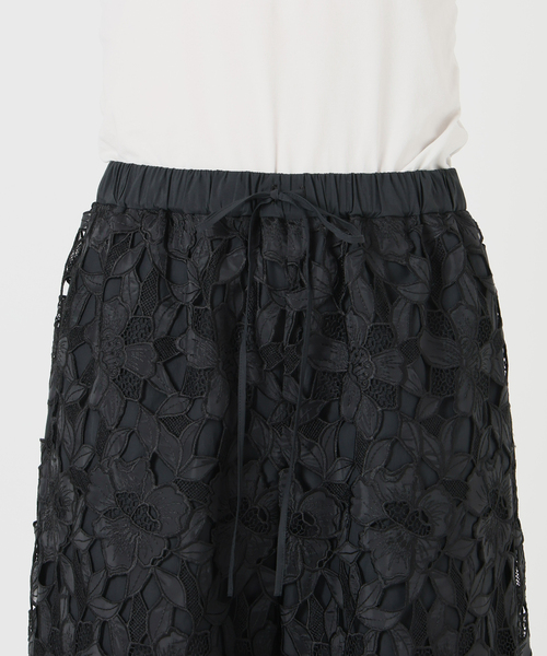 VERMEIL par iena(ヴェルメイユパーイエナ)の「Cutwork Lace イージーパンツ(その他パンツ・レディース・ブラック/サックスブルー・36/38/40)」の6枚目の写真