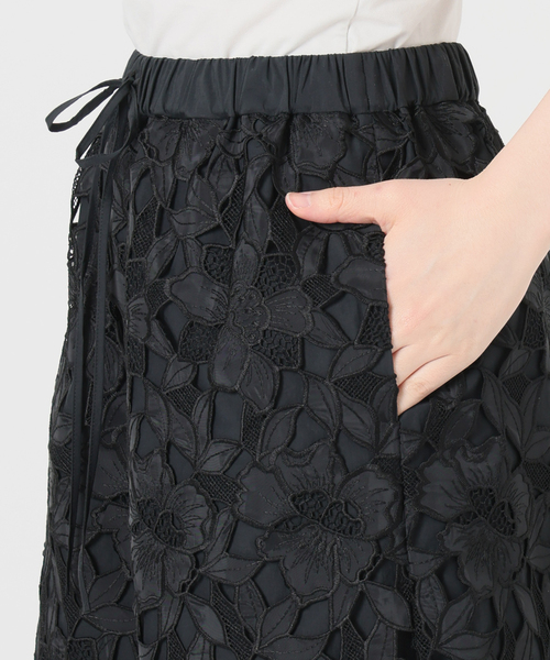 VERMEIL par iena(ヴェルメイユパーイエナ)の「Cutwork Lace イージーパンツ(その他パンツ・レディース・ブラック/サックスブルー・36/38/40)」の5枚目の写真