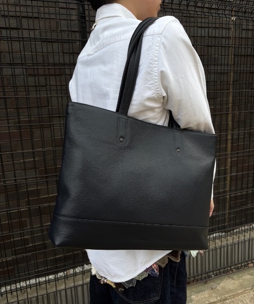 SOLATINA(ソラチナ)の「SOLATINA ソラチナ international ser. ソフトシュリンクレザー横型トート 小サイズ(ショルダーバッグ・メンズ・ダークグレー/ネイビー/アイボリー/イエロー/ライトブラウン・FREE)」の17枚目の写真