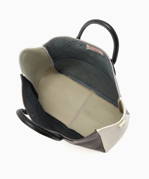 YOUNG&OLSEN The DRYGOODS STORE（ヤングアンドオルセン）の「YOUNG & OLSEN 別注 Crazy Panel Leather Tote L（トートバッグ・メンズ・グレー・FREE）」の4枚目の写真