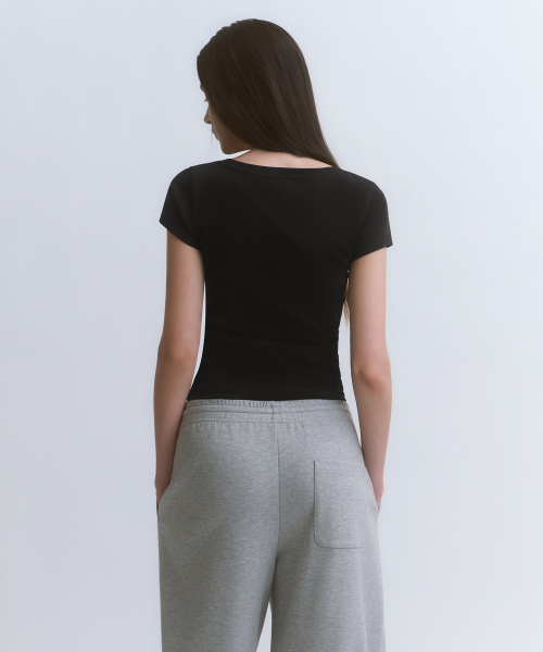 MUSINSA STANDARD WOMAN（ムシンサスタンダードウーマン）の「ウィメンズスリムスクープネックキャップスリーブTシャツ[ブラック]（Tシャツ/カットソー・レディース・その他・SMALL/MEDIUM/LARGE/X-SMALL）」の6枚目の写真