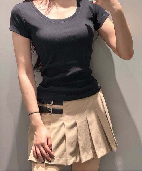 MUSINSA STANDARD WOMAN（ムシンサスタンダードウーマン）の「ウィメンズスリムスクープネックキャップスリーブTシャツ[ブラック]（Tシャツ/カットソー・レディース・その他・SMALL/MEDIUM/LARGE/X-SMALL）」の2枚目の写真