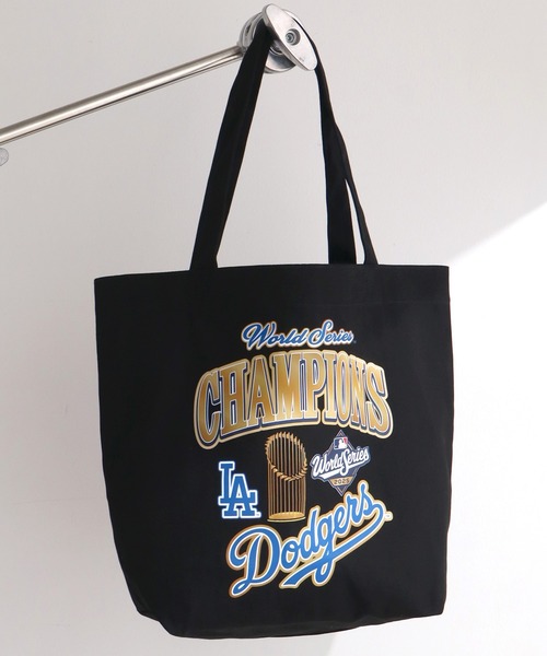 MLB(メジャーリーグベースボール)の「【MLB/メジャーリーグベースボール】ロサンゼルス・ドジャース ワールドシリーズデザイン キャンバストートバッグ(トートバッグ・メンズ・アイボリー/ブラック・FREE)」の2枚目の写真