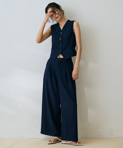 DRWCYS(ドロシーズ)の「バックレースジレセットアップ(セットアップ・レディース・ネイビー・LARGE/MEDIUM)」の1枚目の写真