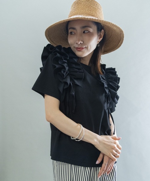 lodie(ロディ)の「フリルリボン デザインカットソー(Tシャツ/カットソー・レディース・アイボリー/ブラック・FREE)」の2枚目の写真