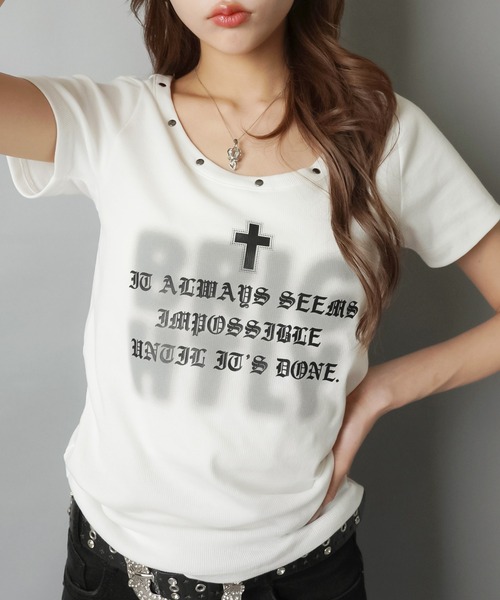 SPINNS（スピンズ）の「半袖カットソー/スプレースタッズ/平成ギャル（Tシャツ/カットソー・レディース・オフホワイト/グレー/ブラック・ONESIZE）」の7枚目の写真