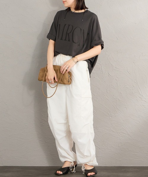 AMERICANA（アメリカーナ）の「【WEB限定】[Americana/アメリカーナ] AMRCN クロップド丈  ロールアッププリントTシャツ（Tシャツ/カットソー・レディース・ホワイト/ブラウン/ブラック・ONE SIZE）」の6枚目の写真