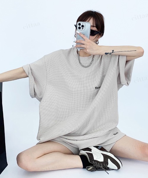 Dalfwin(ダールフィン)の「韓国ファッション 【上下セット】Oisis刺繍ワッフル半袖セットアップ(ルームウェア/パジャマ・レディース・ブラック/ベージュ・FREE)」の8枚目の写真